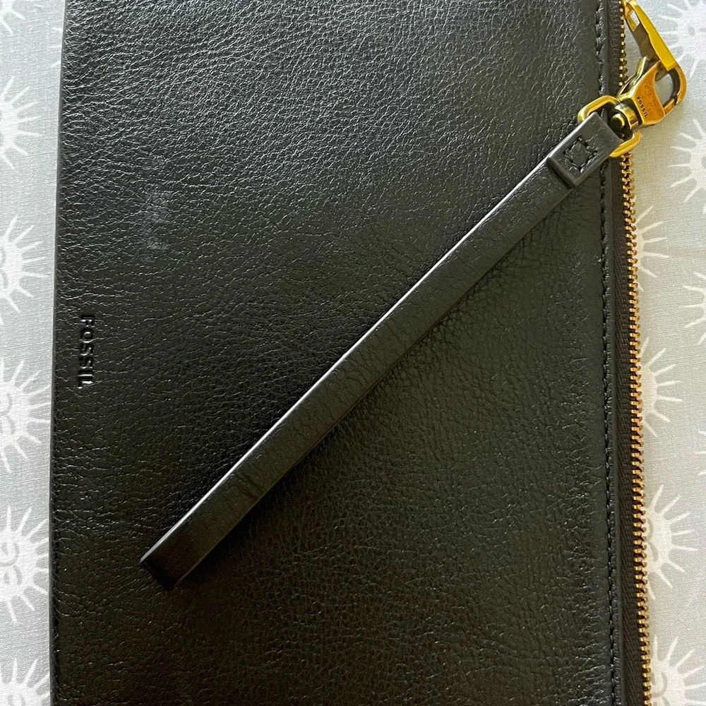 FOSSIL wristlet - Picture 2 of 5